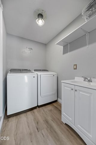 95 Champlin Lane, Gold Hill, OR 97525