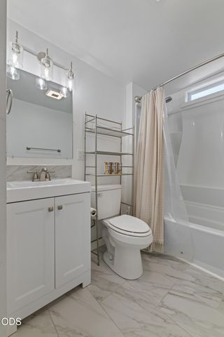 95 Champlin Lane, Gold Hill, OR 97525
