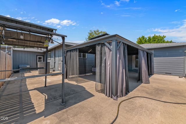 95 Champlin Lane, Gold Hill, OR 97525