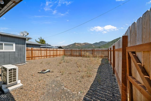95 Champlin Lane, Gold Hill, OR 97525