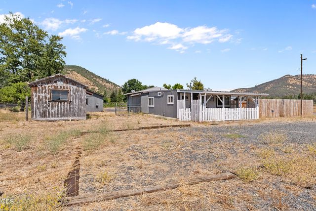 95 Champlin Lane, Gold Hill, OR 97525