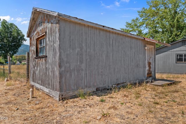 95 Champlin Lane, Gold Hill, OR 97525