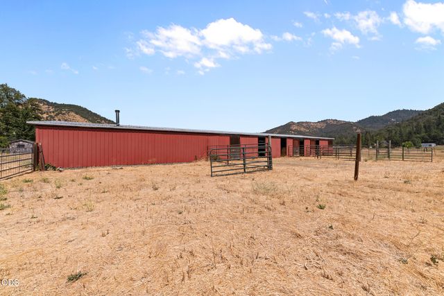 95 Champlin Lane, Gold Hill, OR 97525
