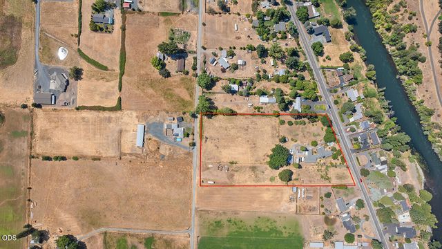 95 Champlin Lane, Gold Hill, OR 97525