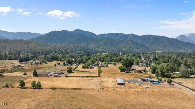 95 Champlin Lane, Gold Hill, OR 97525
