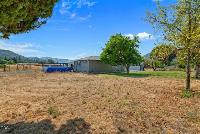 95 Champlin Lane, Gold Hill, OR 97525