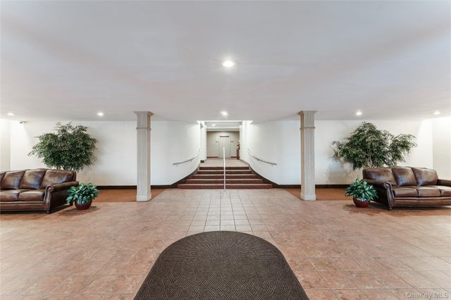 490 Atlantic Avenue Apt 111, East Rockaway, NY 11518