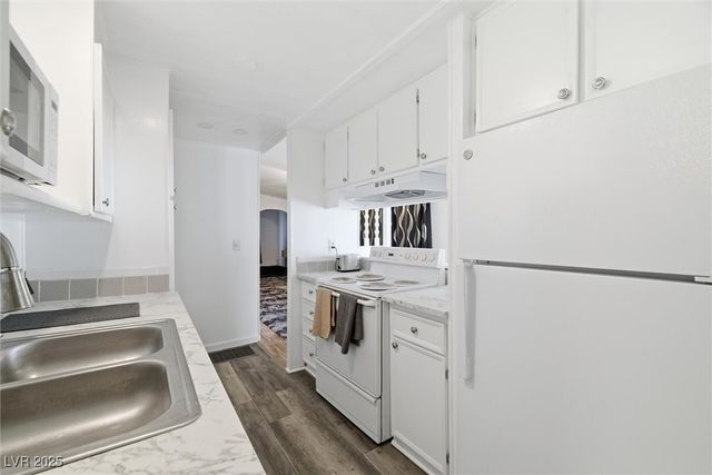 221 West Comstock Circle, Pahrump, NV 89048