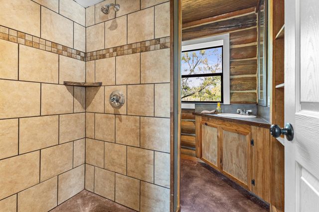 218 Alexandra LN, Dale, TX 78616