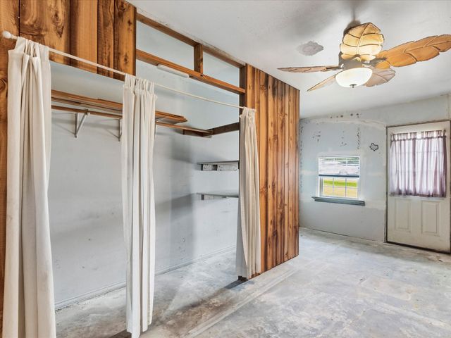 209 W Huffman Street, Krum, TX 76249