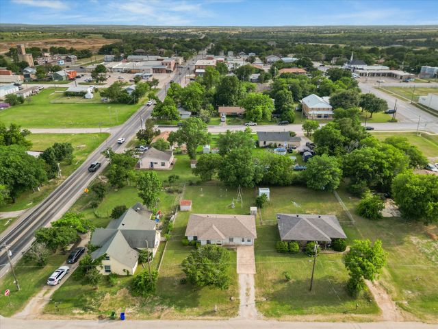 209 W Huffman Street, Krum, TX 76249