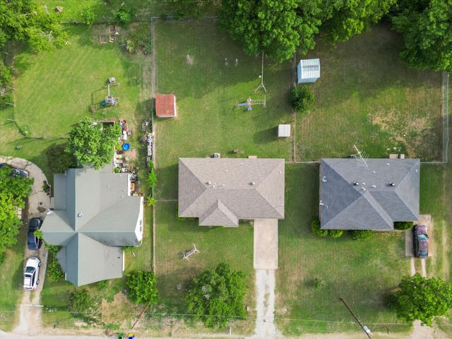 209 W Huffman Street, Krum, TX 76249