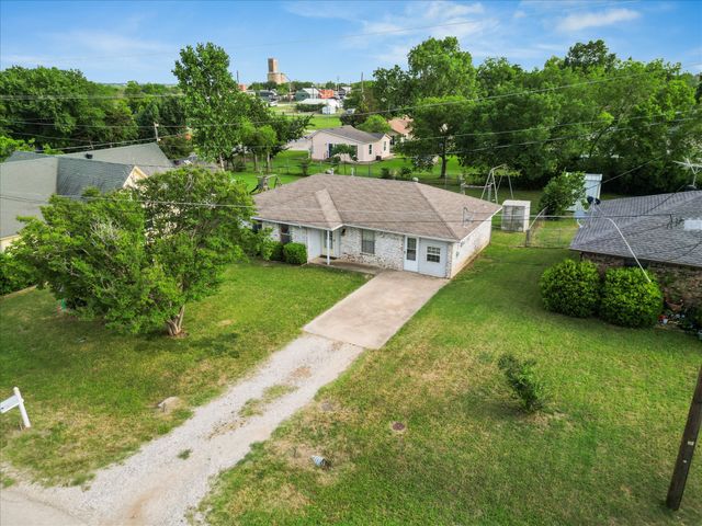 209 W Huffman Street, Krum, TX 76249