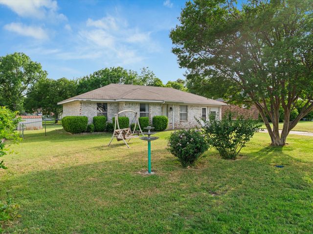 209 W Huffman Street, Krum, TX 76249