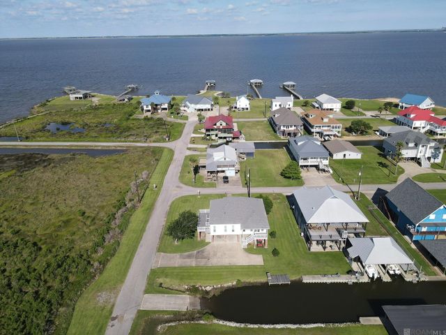 102 Sandpiper Ln, Lake Charles, LA 70607
