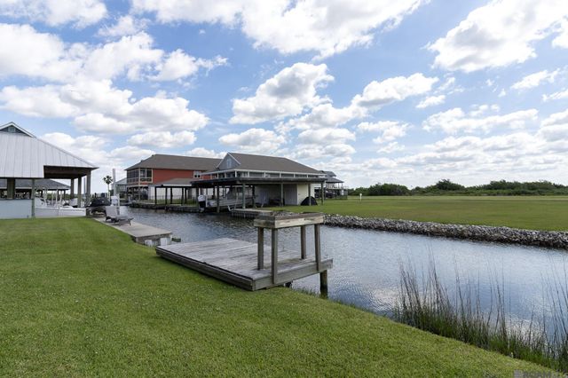 102 Sandpiper Ln, Lake Charles, LA 70607