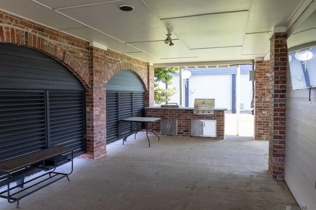 102 Sandpiper Ln, Lake Charles, LA 70607