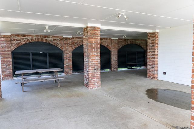 102 Sandpiper Ln, Lake Charles, LA 70607