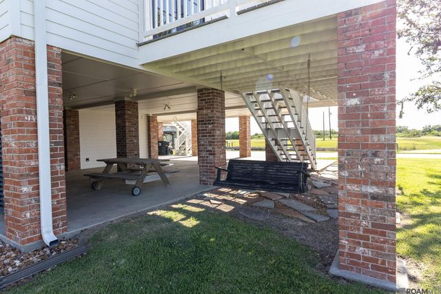 102 Sandpiper Ln, Lake Charles, LA 70607