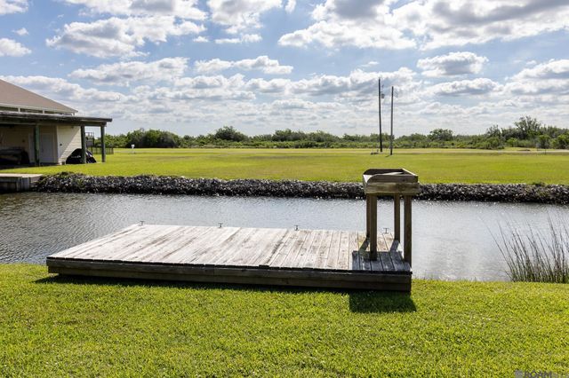 102 Sandpiper Ln, Lake Charles, LA 70607