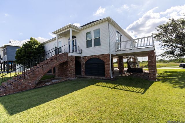 102 Sandpiper Ln, Lake Charles, LA 70607