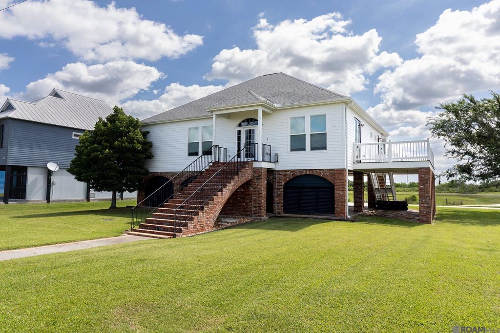 102 Sandpiper Ln, Lake Charles, LA 70607