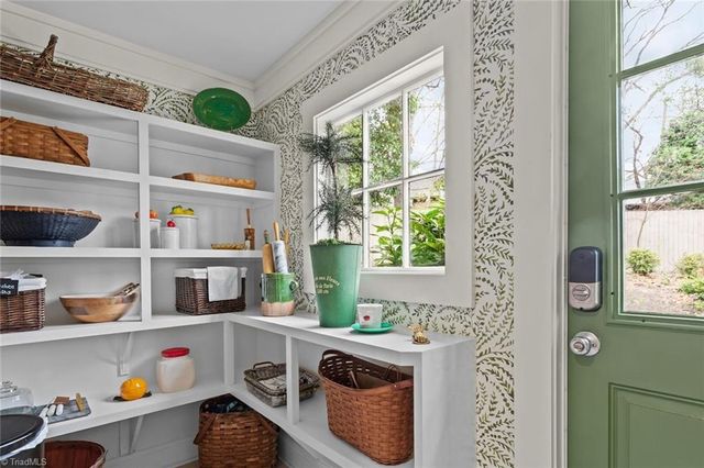 1606 End W Place, Greensboro, NC 27403