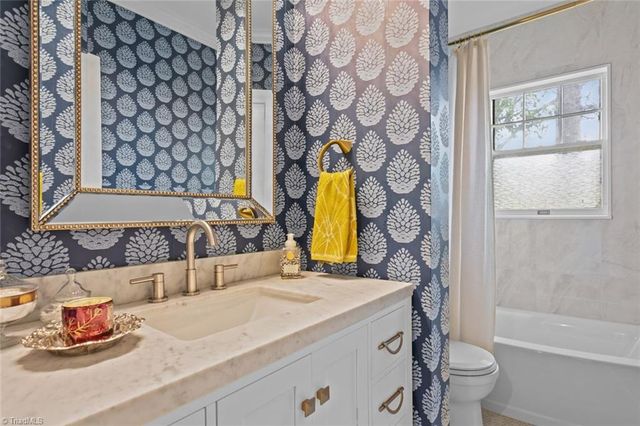 1606 End W Place, Greensboro, NC 27403