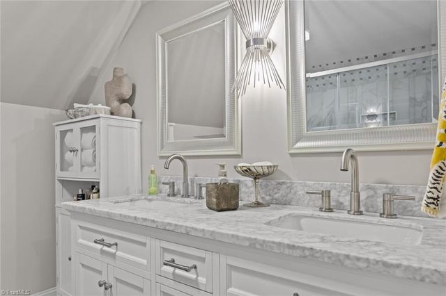 1606 End W Place, Greensboro, NC 27403