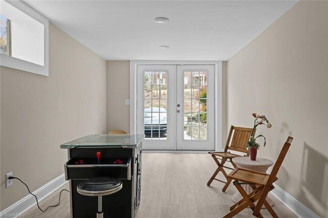 1606 End W Place, Greensboro, NC 27403