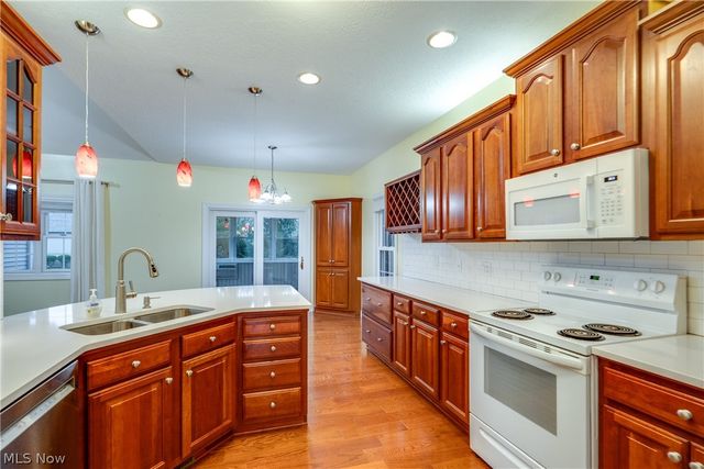 2222 Burberry Street NW, North Canton, OH 44720