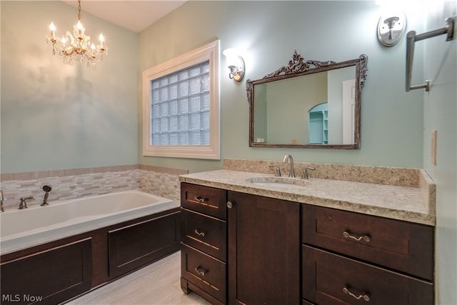 2222 Burberry Street NW, North Canton, OH 44720