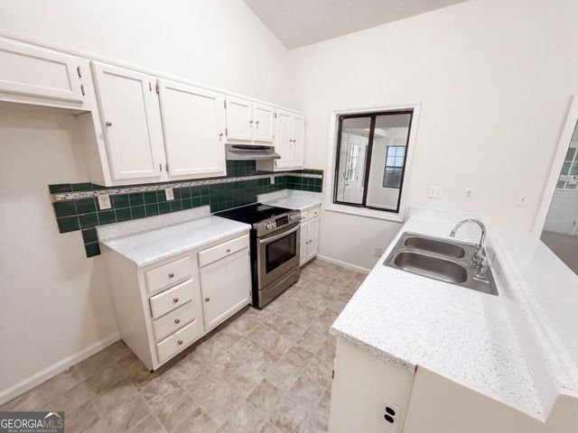 5330 Garvey Drive, Fairburn, GA 30213