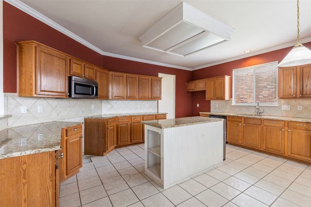 903 Summerbrook Drive, Euless, TX 76040