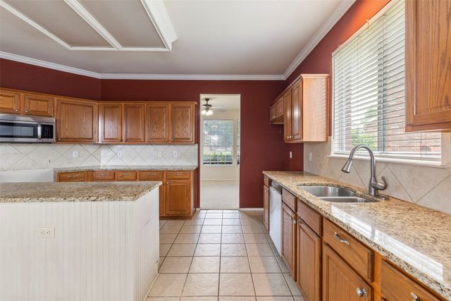 903 Summerbrook Drive, Euless, TX 76040