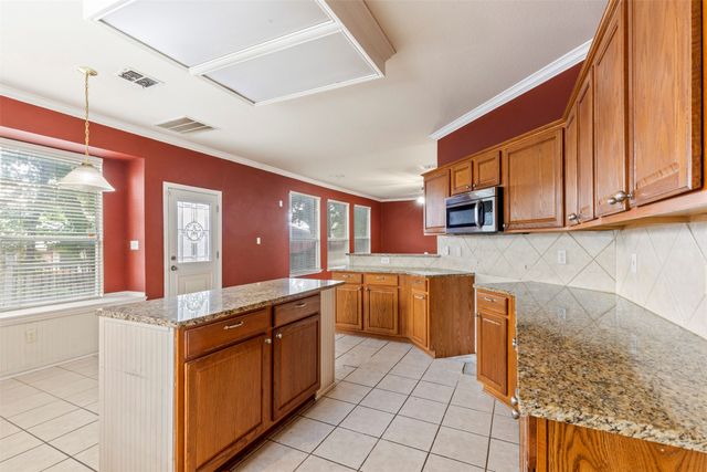 903 Summerbrook Drive, Euless, TX 76040