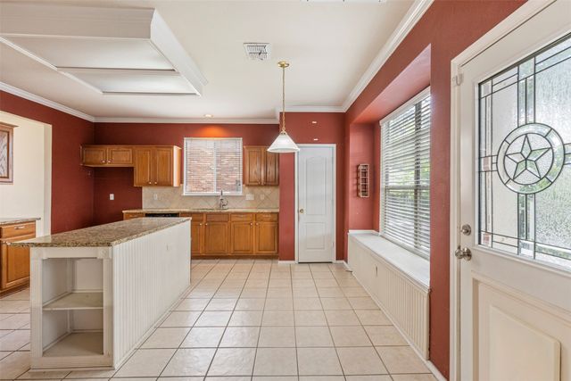 903 Summerbrook Drive, Euless, TX 76040