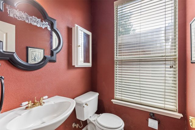 903 Summerbrook Drive, Euless, TX 76040