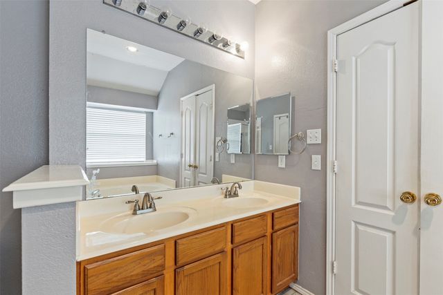 903 Summerbrook Drive, Euless, TX 76040
