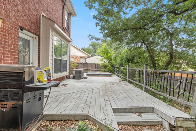 903 Summerbrook Drive, Euless, TX 76040
