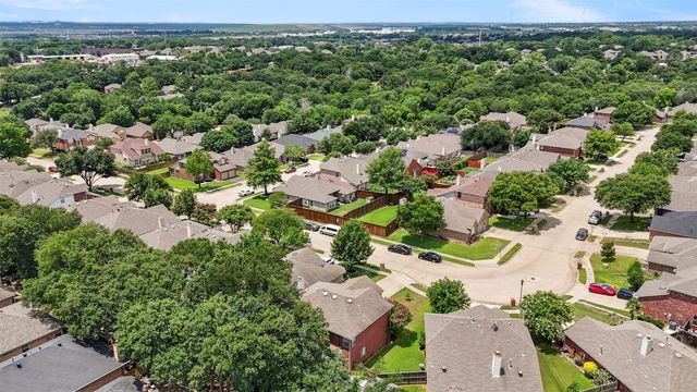 903 Summerbrook Drive, Euless, TX 76040