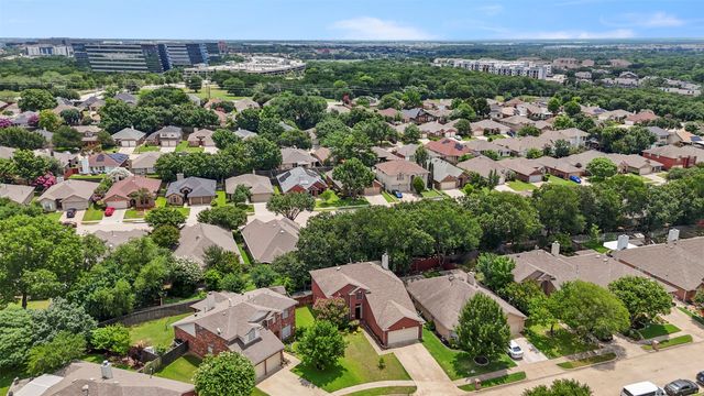 903 Summerbrook Drive, Euless, TX 76040