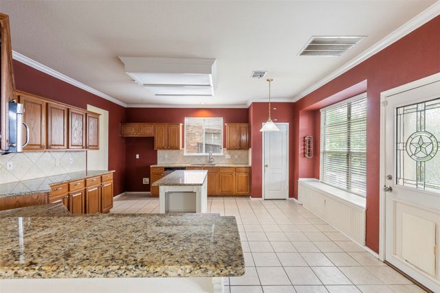 903 Summerbrook Drive, Euless, TX 76040