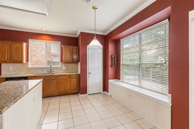 903 Summerbrook Drive, Euless, TX 76040