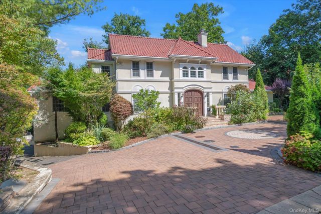 87 Arleigh Road, Great Neck, NY 11021