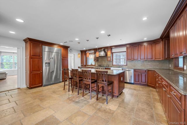 87 Arleigh Road, Great Neck, NY 11021