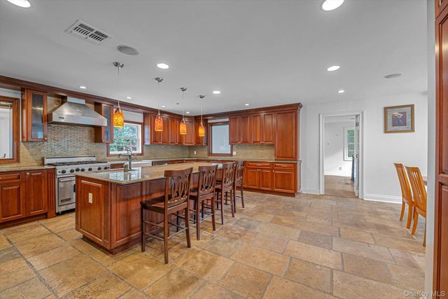 87 Arleigh Road, Great Neck, NY 11021