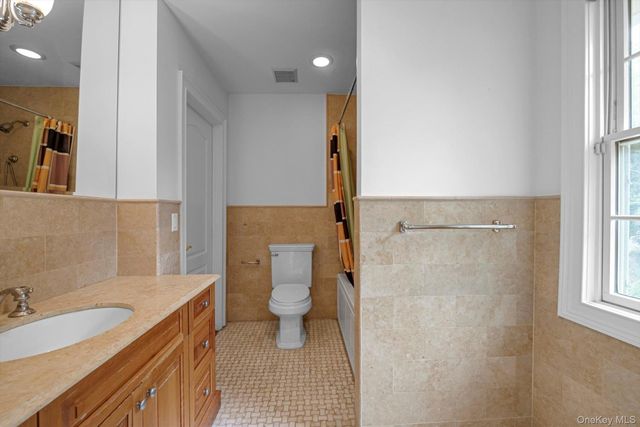 87 Arleigh Road, Great Neck, NY 11021