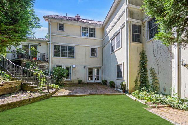 87 Arleigh Road, Great Neck, NY 11021