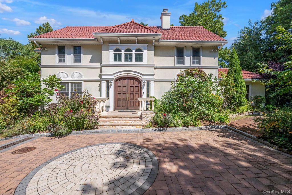 87 Arleigh Road, Great Neck, NY 11021